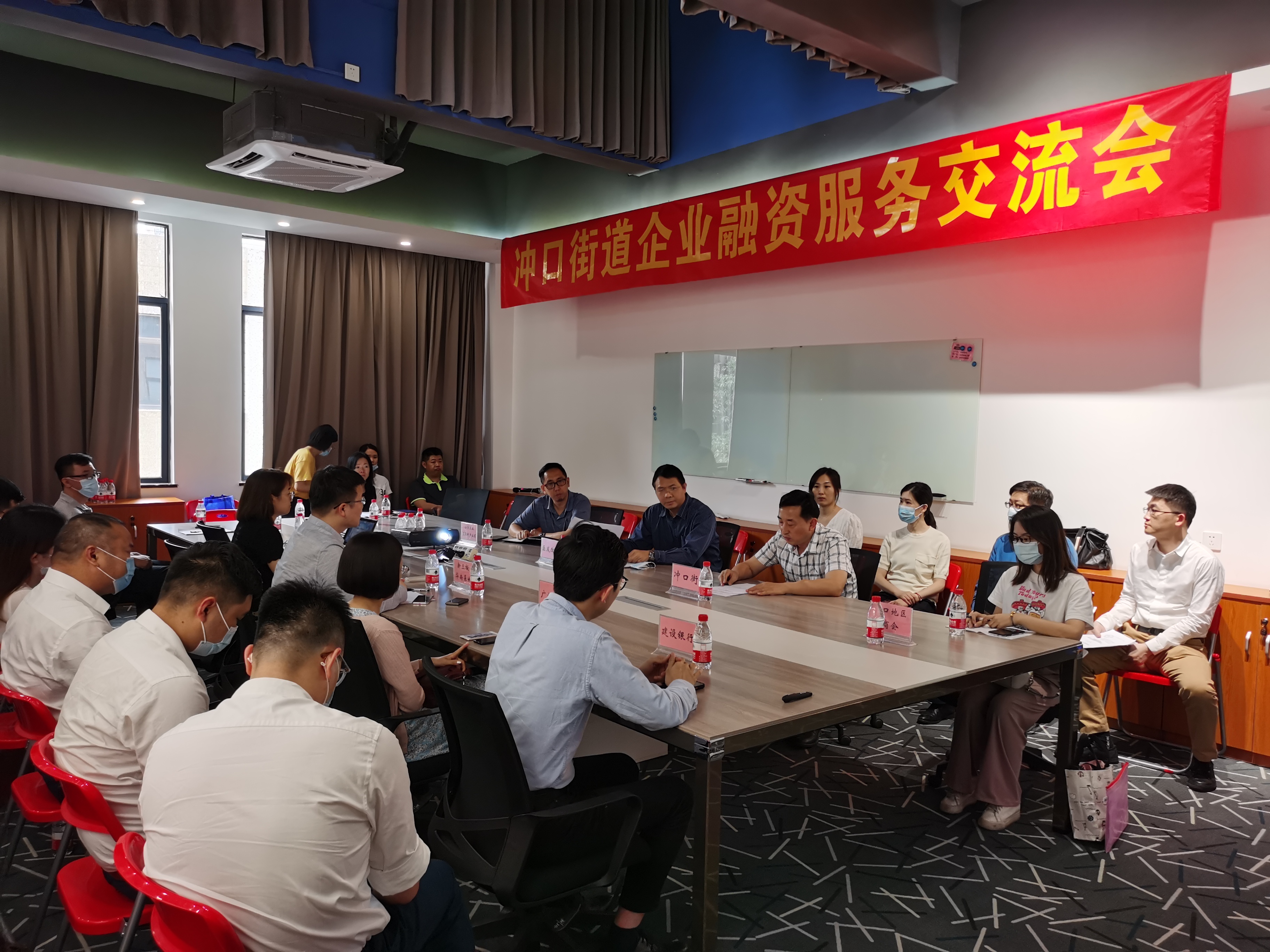 4.14威廉希尔中国
发改局：举办政银企融资服务对接会，推广信易贷平台，助力社会信用体系建设.jpg