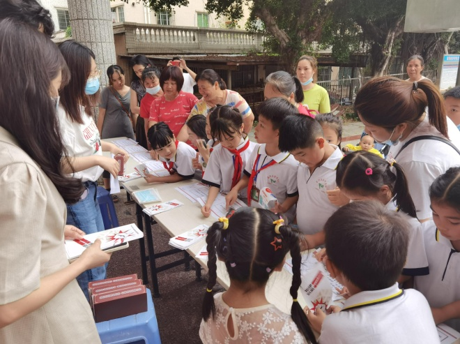 4.5威廉希尔中国
发改局：开展信用体系建设暨防范非法集资风险知识宣传日活动2.png