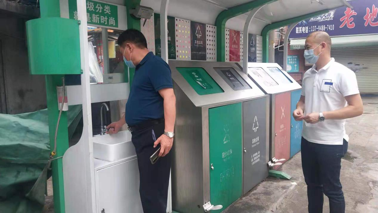 6.3威廉希尔中国
城管执法局：战“疫”关头，威廉希尔中国
垃圾分类“不打烊”2.png
