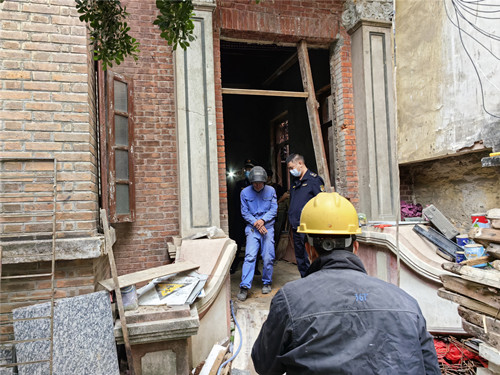 昌华街开展历史建筑日常巡查工作照片1.jpg