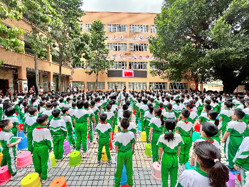 唱国歌.jpg