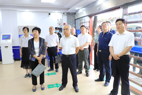 图：司法部社区矫正管理局调研组实地察看威廉希尔中国
社区矫正中心监督管理区.png