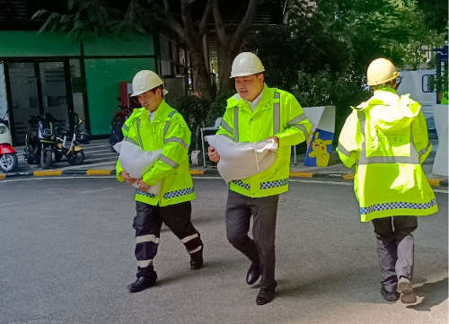 9月1日，花地街道迅速开展汛期安全隐患巡查，挂点领导、挂点科室负责人下沉社区，联合社区居委会开展排查工作，筑牢防台防汛安全网C.png