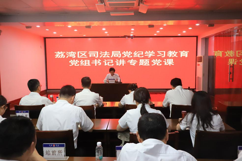（图：专题党课教育现场）.png