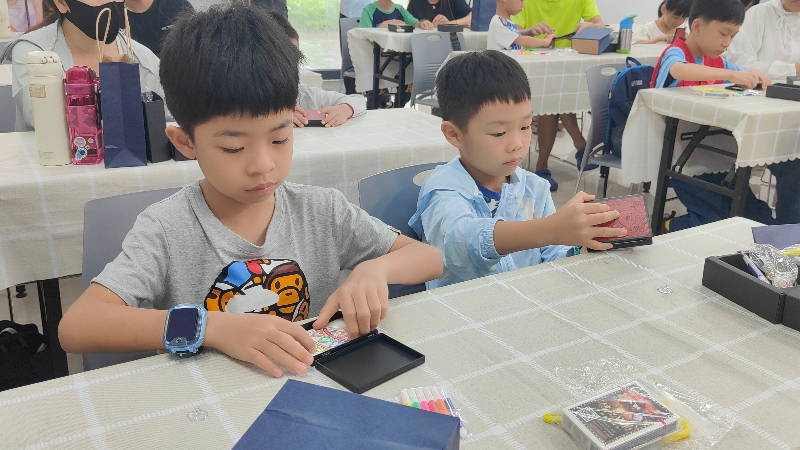学员制作魔术道具.jpg