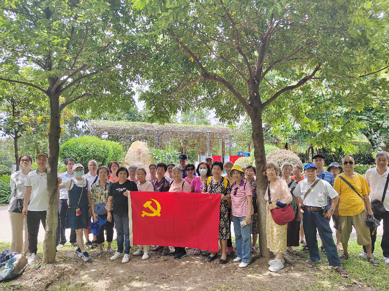 参观白云湖崇廉园.jpg