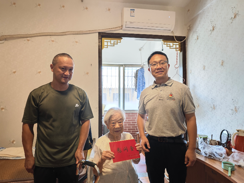 白鹤洞街道百岁老兵徐道贞4.jpg