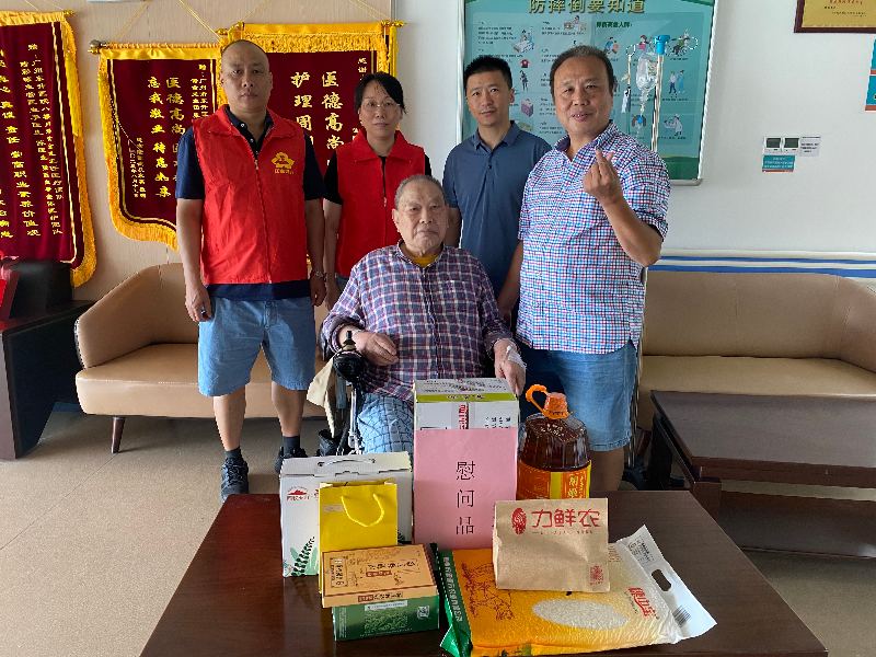 走访慰问百岁老兵邵文保1.jpg