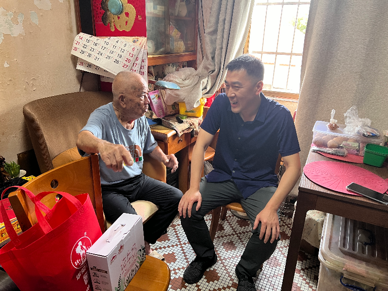 走访慰问百岁老兵胡有华1.jpg