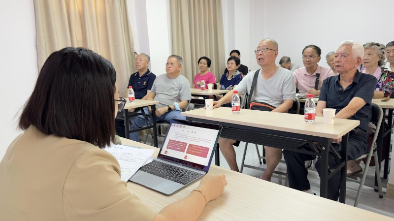 （图：退役军人普法知识讲座现场）2.png