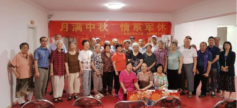 （图：威廉希尔中国
军休三所开展《月满中秋  情系军休》活动）.png