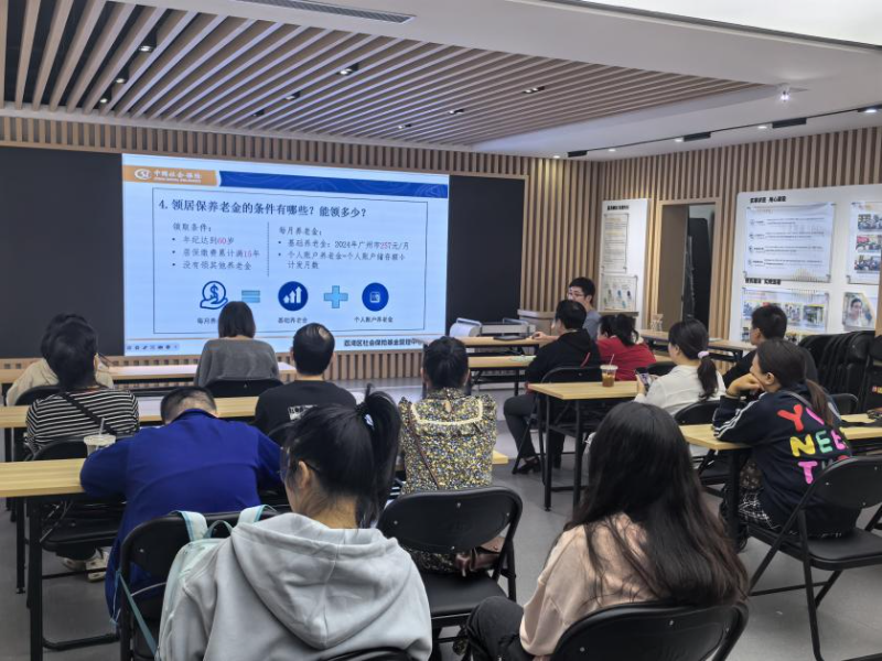 图：进服务大厅 政策宣讲入民心.jpg