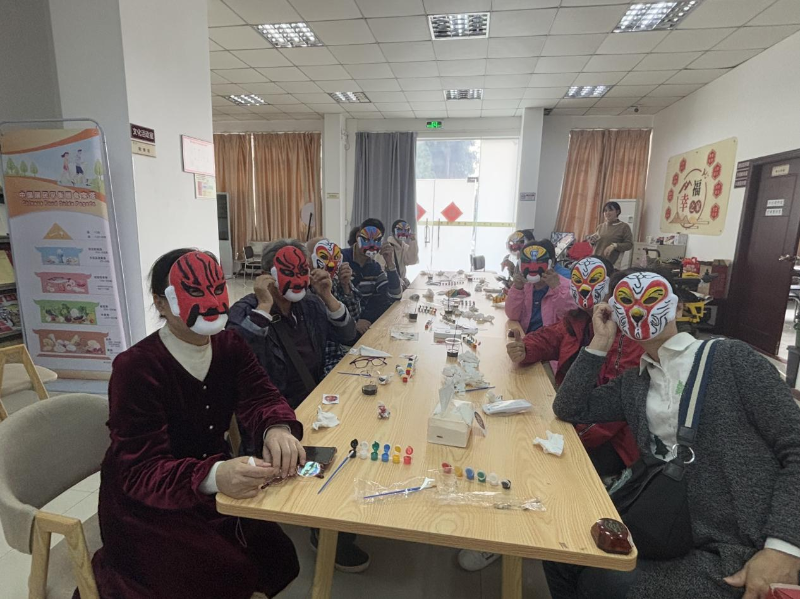 彩绘面谱课程形式新颖，内容有趣，为银龄生活增添乐趣分享作品.png