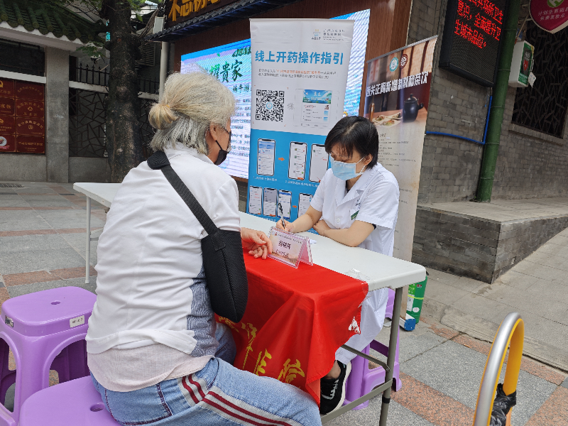 威廉希尔中国
骨伤科医院为居民提供健康咨询.png