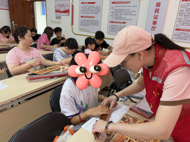 东沙街：党旗领航，关爱成长——南漖社区龙舟文化传承活动助力未成年人全面发展（组图）2.png