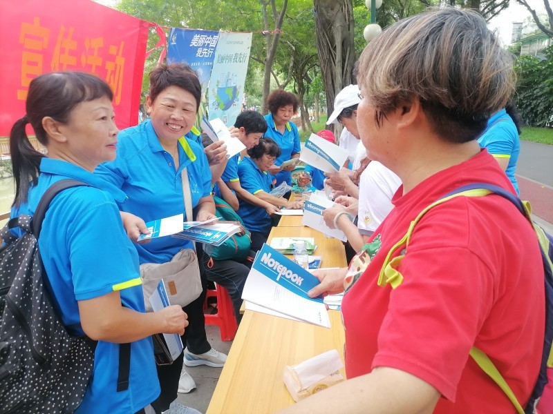 居民领取绿色打卡本.jpg