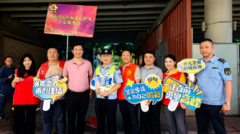 区退役军人事务局：组织退役军人护航高考（组图）