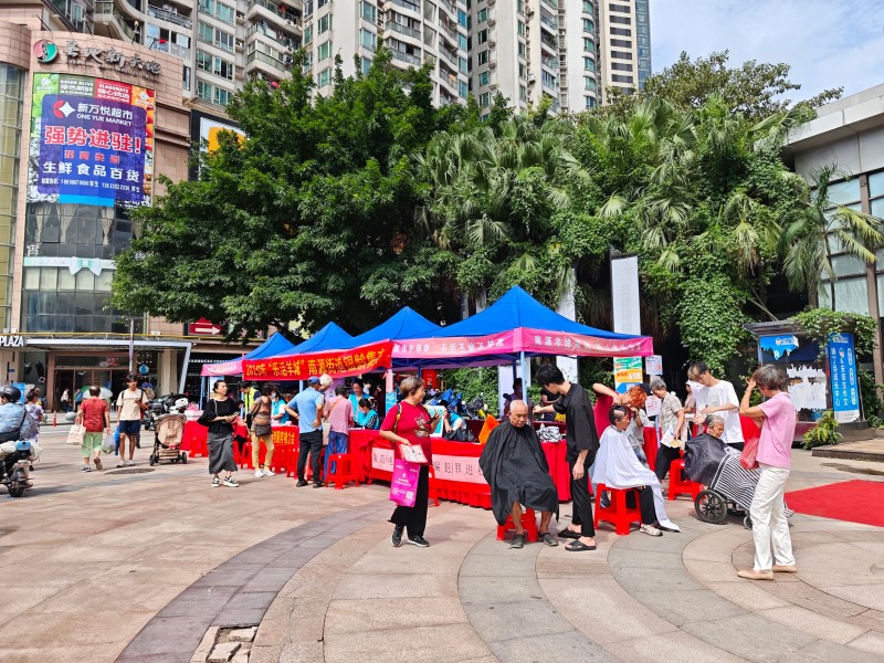 图1：银龄集市亮点纷呈.jpg