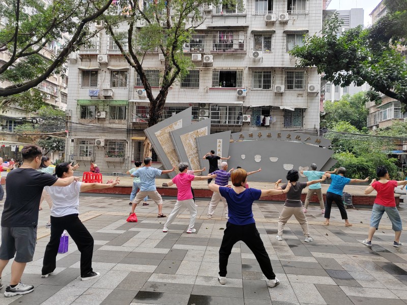 风雨亭社区：“传统养生，健康随行”八段锦体验活动 (1).jpg