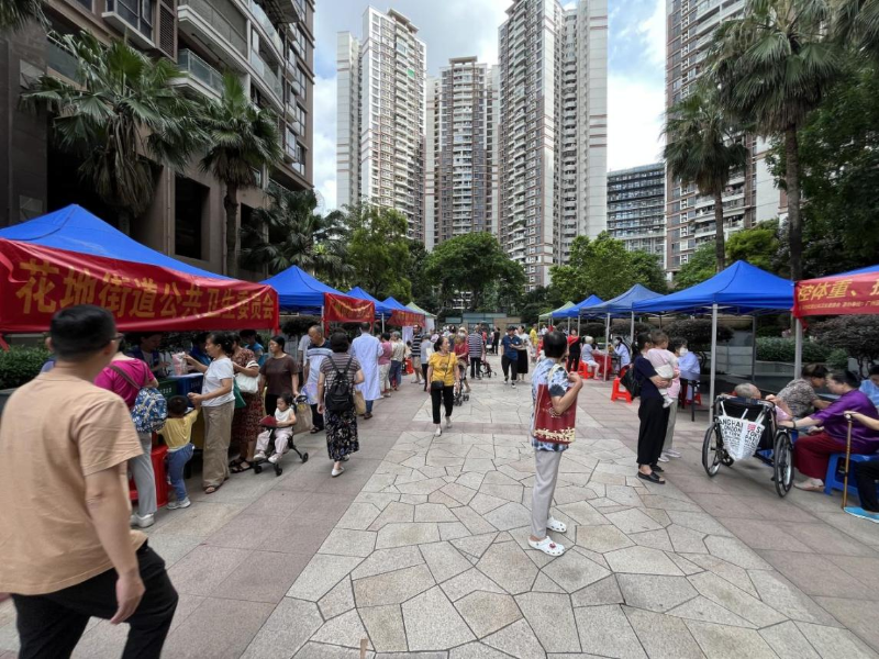花地街道公共卫生委员会、花地街计生协会与恒荔湾畔社区公卫委联合花地街道社区卫生服务中心、广州医科大学附属第一医院于6月24日上午在辖内开展“守护健康 共筑幸福”义诊活动，同步提供义剪便民服务及登革热防控宣传B.png